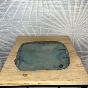 Lululemon Everywhere Belt Bag *1L in Heritage Camo Jacquard.